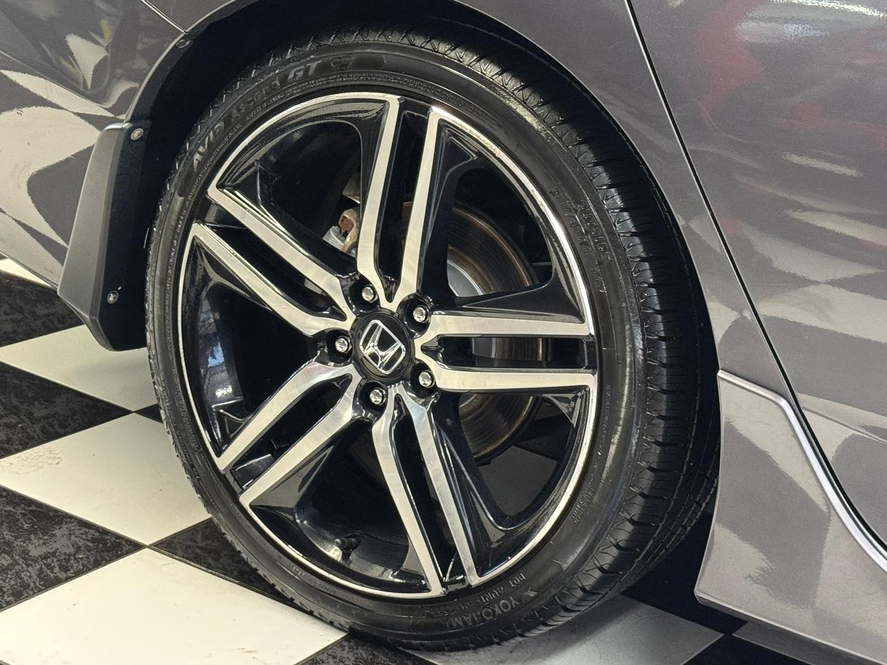 2016 Honda Accord Sport+Leather+Roof+ApplePlay+CLEAN CARFAX Photo