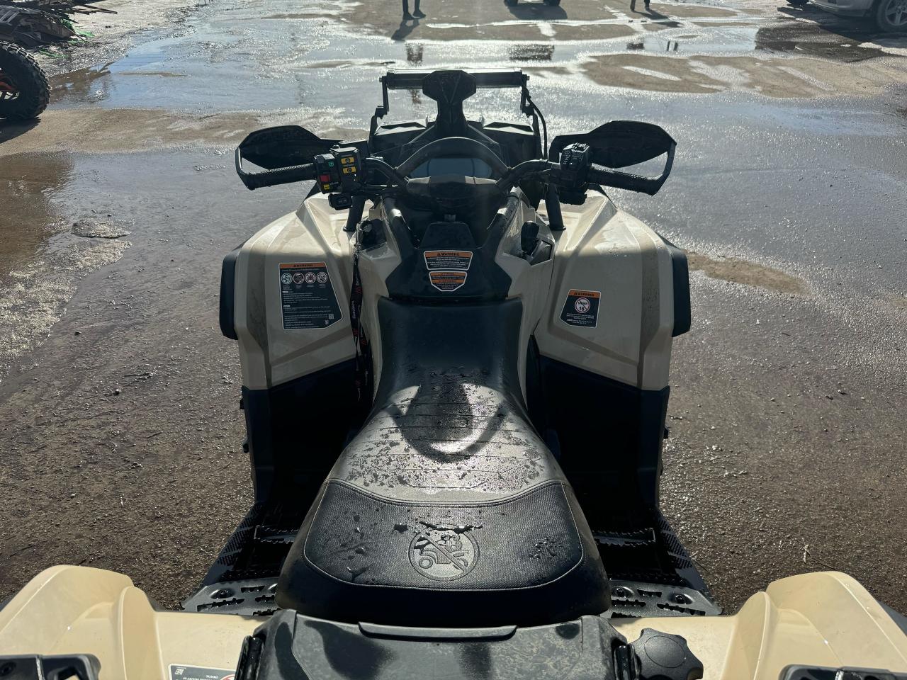 2023 Can-Am Outlander 1000 XMR $115 B/W - Photo #7