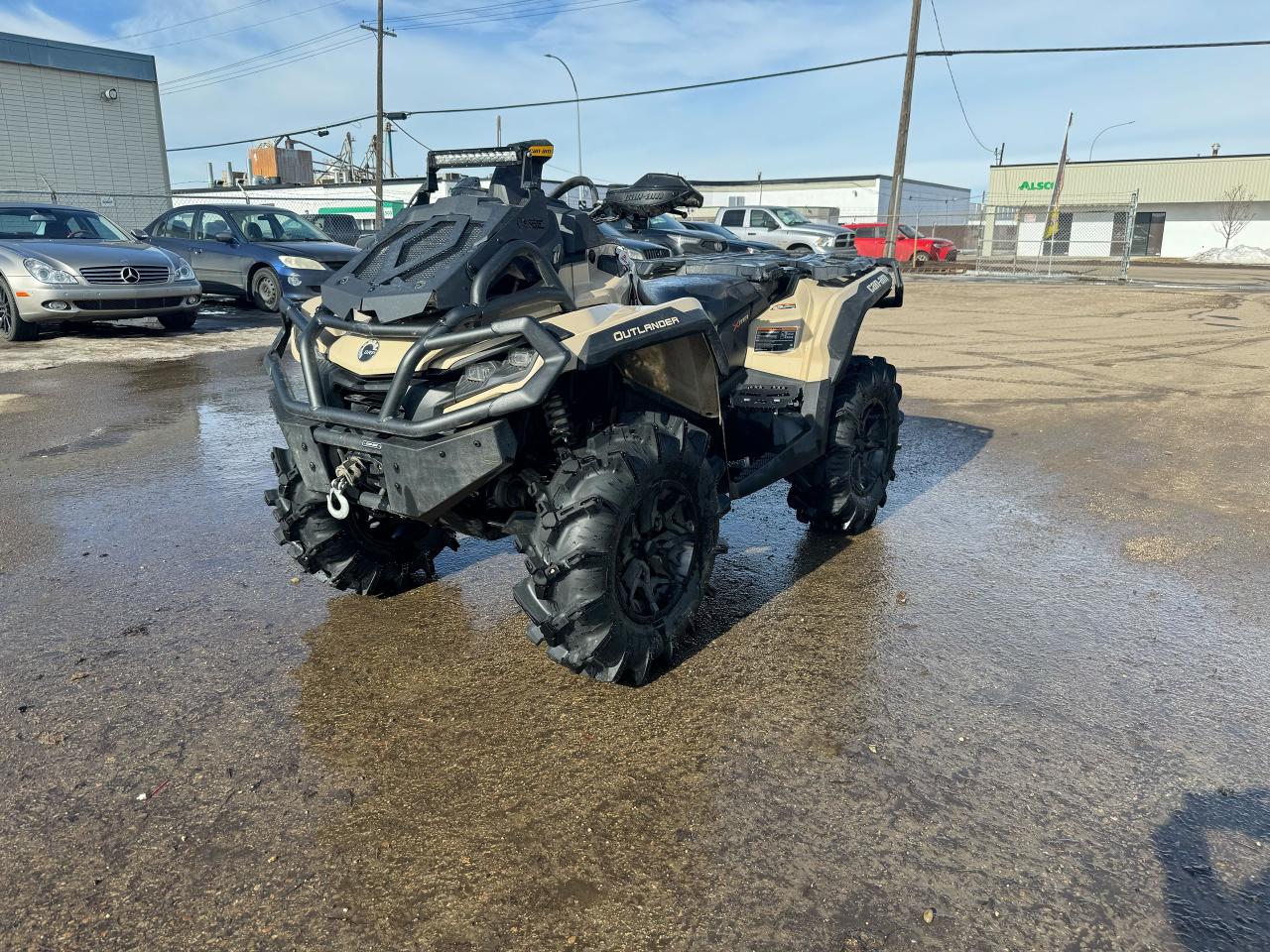 2023 Can-Am Outlander 1000 XMR $115 B/W - Photo #1