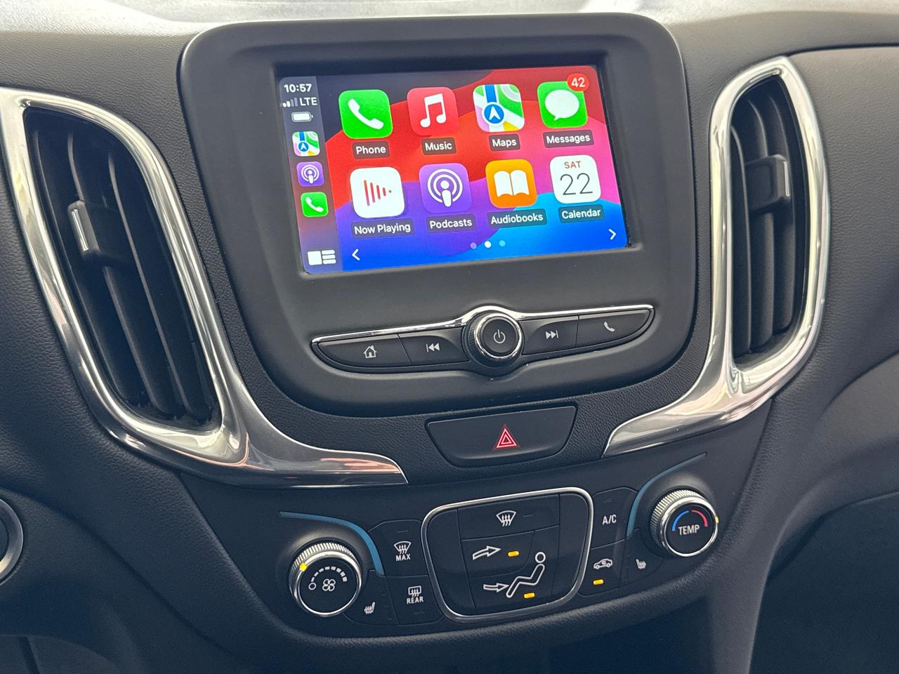 2018 Chevrolet Equinox LT AWD+ApplePlay+Camera+Remote Start+CLEAN CARFAX Photo2