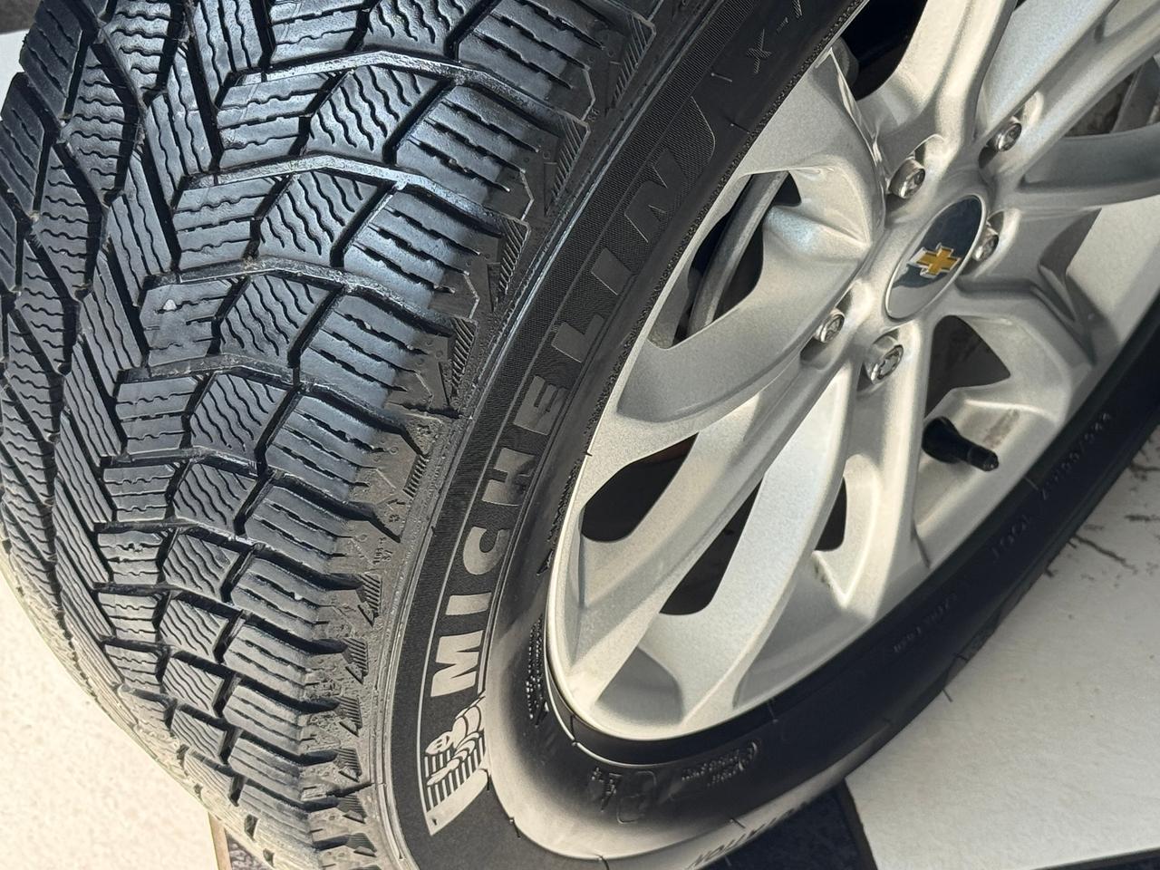 2018 Chevrolet Equinox LT AWD+ApplePlay+Camera+Remote Start+CLEAN CARFAX Photo3