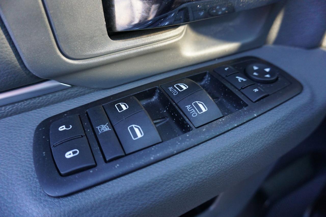 2015 RAM 1500 SLT-BIG HORN 4WD CERTIFIED *FREE ACCIDENT*1 OWNER* HEATED SEAT & STEERING RUNNING BOARDS - Photo #24