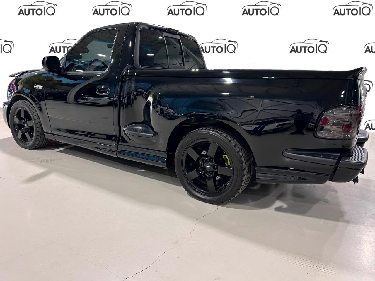 2001 Ford F-150 SVT Lightning THE ORIGINAL FORD LIGHTNING! Photo2