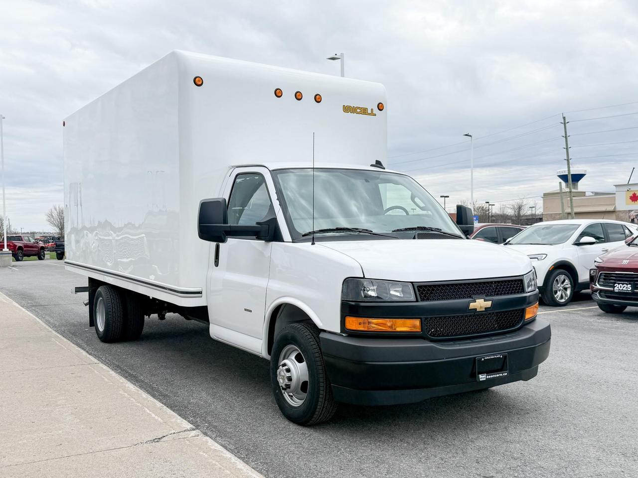 2024 Chevrolet Express Cutaway Work Van 6.6L V8, CLOTH SEATS, AIR CONDITIONING, CRUISE CONTROL, MP3 PLAYER Photo