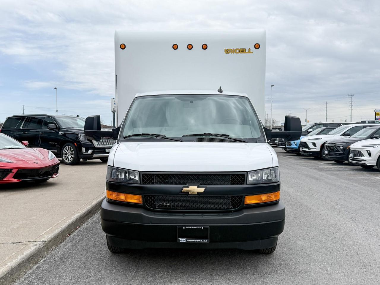 2024 Chevrolet Express Cutaway Work Van 6.6L V8, CLOTH SEATS, AIR CONDITIONING, CRUISE CONTROL, MP3 PLAYER Photo