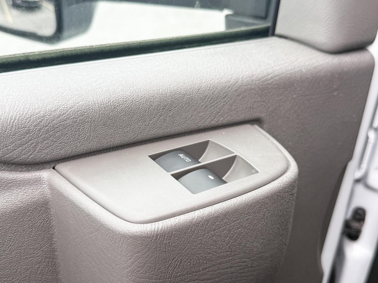 2024 Chevrolet Express Cutaway Work Van 6.6L V8, CLOTH SEATS, AIR CONDITIONING, CRUISE CONTROL, MP3 PLAYER Photo