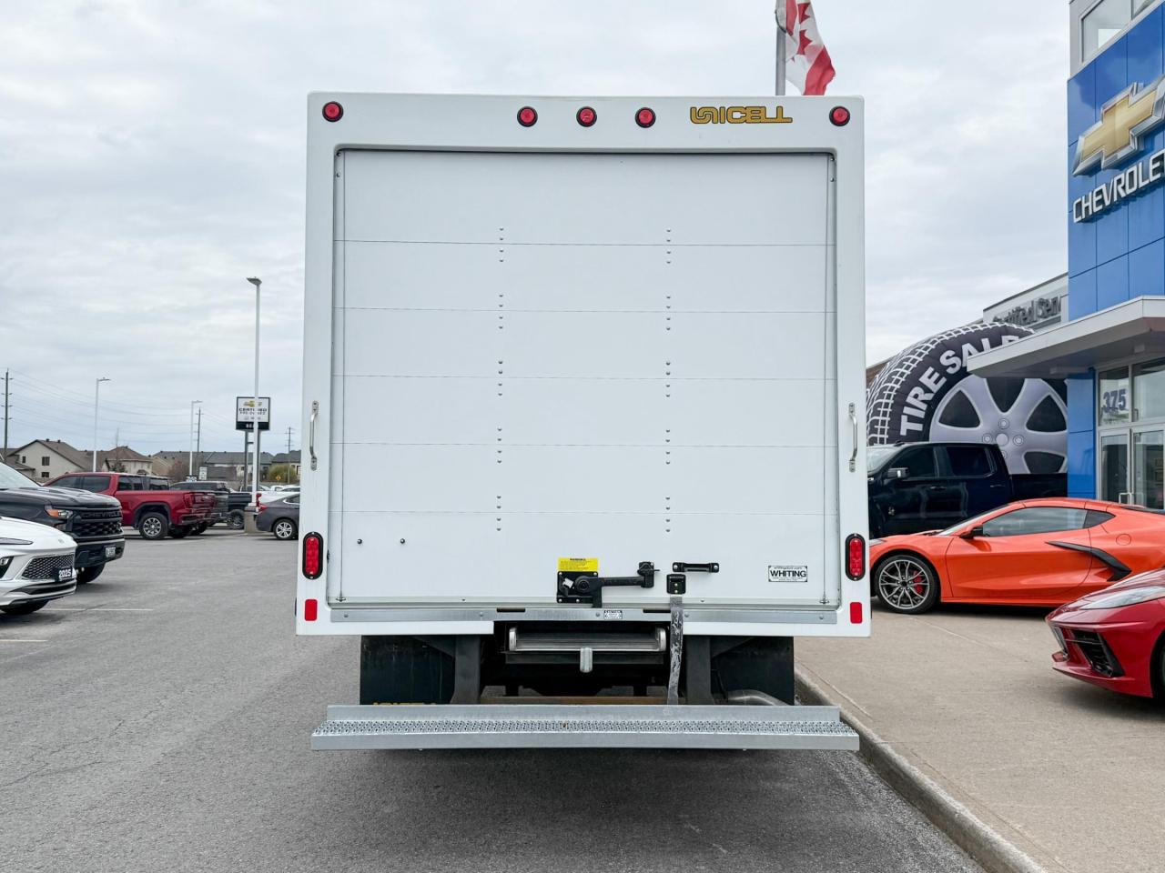 2024 Chevrolet Express Cutaway Work Van 6.6L V8, CLOTH SEATS, AIR CONDITIONING, CRUISE CONTROL, MP3 PLAYER Photo3