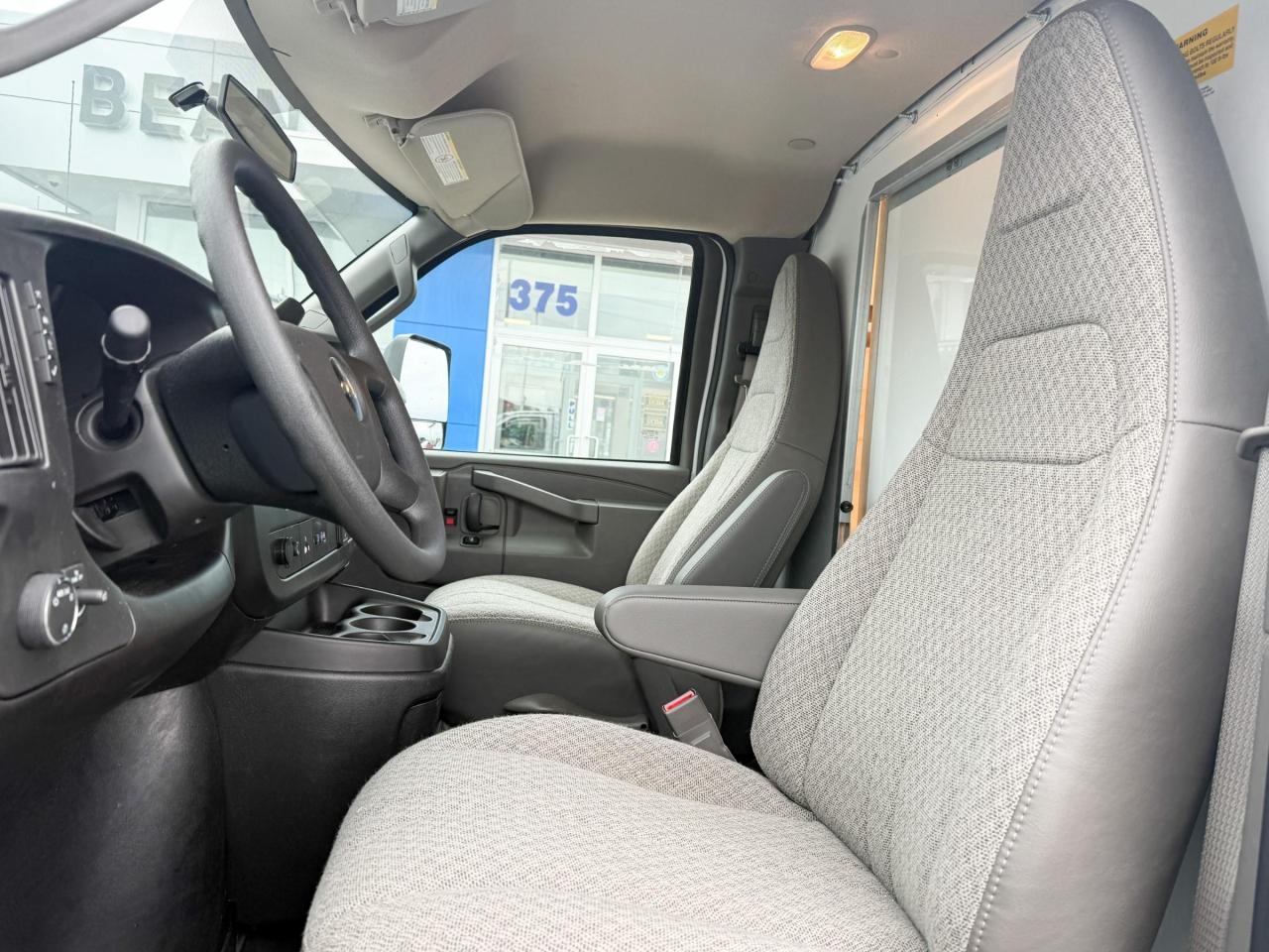 2024 Chevrolet Express Cutaway 4500 4500 Van 6.6L V8, CLOTH SEATS, AIR CONDITIONING, CRUISE CONTROL, MP3 PLAYER Photo