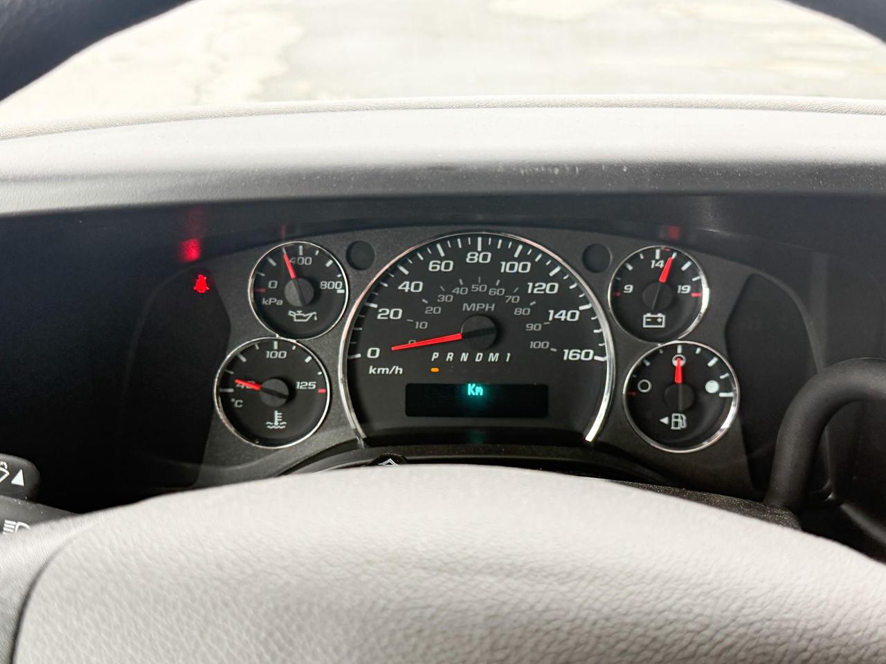 2024 Chevrolet Express Cutaway 4500 4500 Van 6.6L V8, CLOTH SEATS, AIR CONDITIONING, CRUISE CONTROL, MP3 PLAYER Photo
