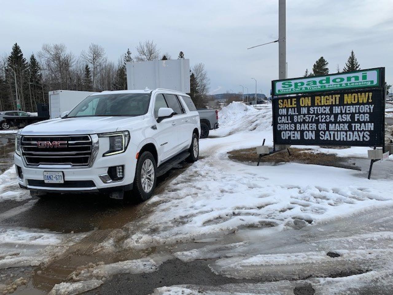 2023 GMC Yukon XL 4WD 4dr SLT - Photo #2