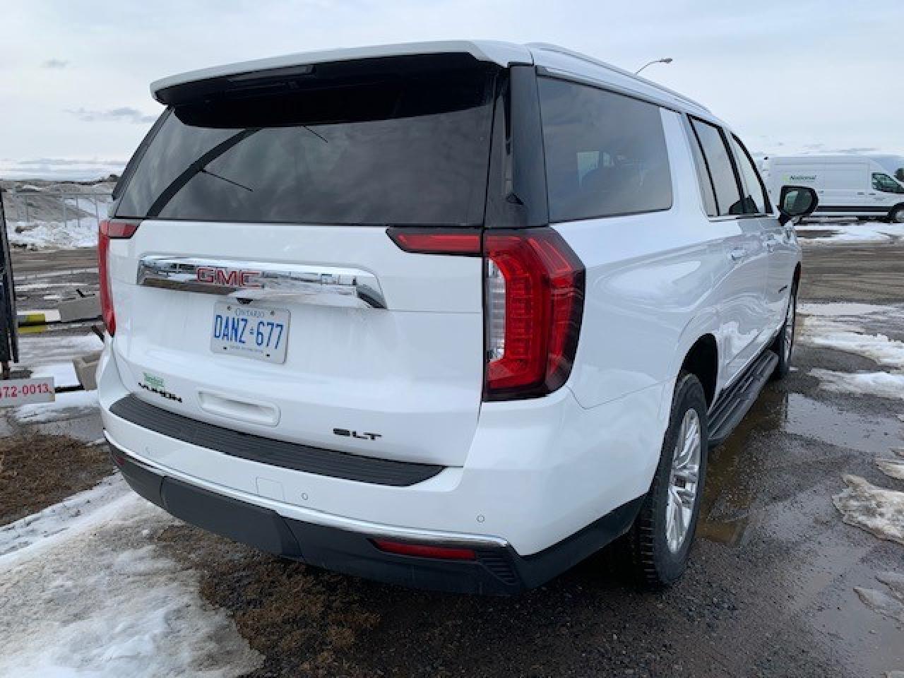 2023 GMC Yukon XL 4WD 4dr SLT - Photo #3