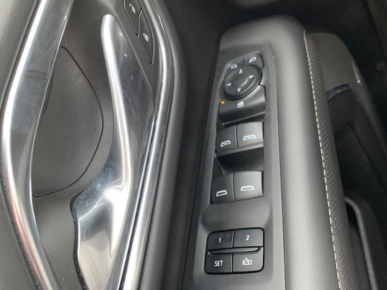 2023 GMC Yukon XL 4WD 4dr SLT - Photo #10