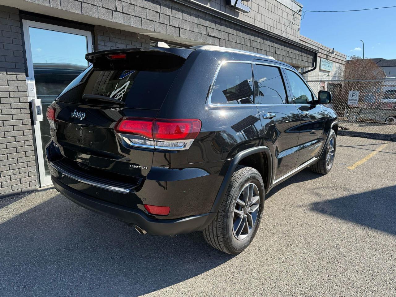 2020 Jeep Grand Cherokee LIMITED 4X4 LOW KM's - Photo #3