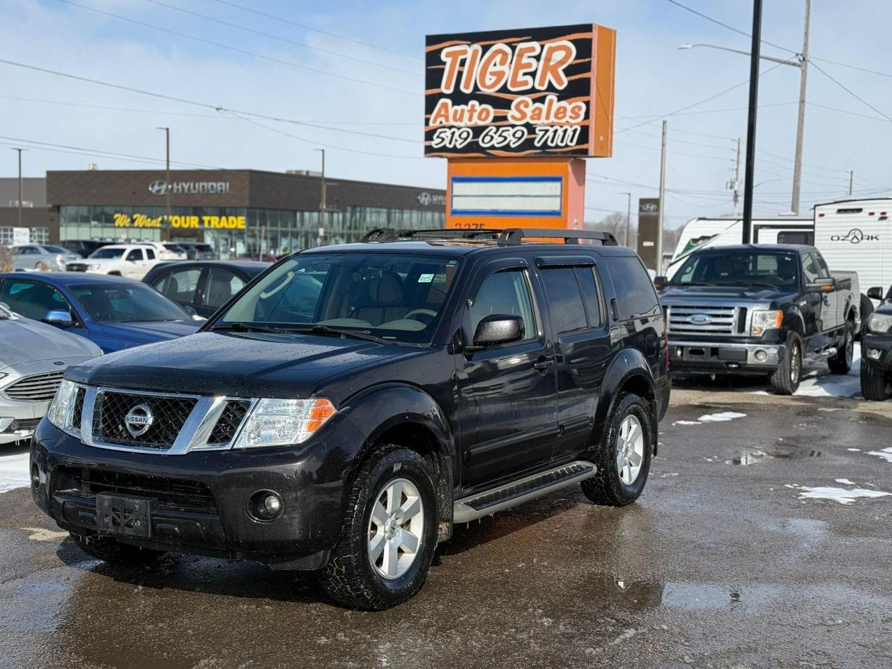 2011 Nissan Pathfinder LE, UNDERCOATED, 7 PASSENGER, CERTIFIED - Photo #1