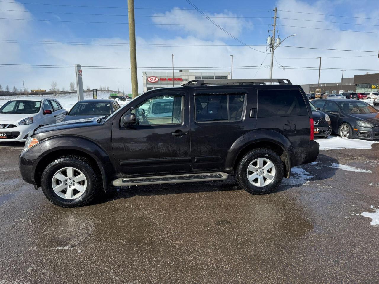 2011 Nissan Pathfinder LE, UNDERCOATED, 7 PASSENGER, CERTIFIED - Photo #2