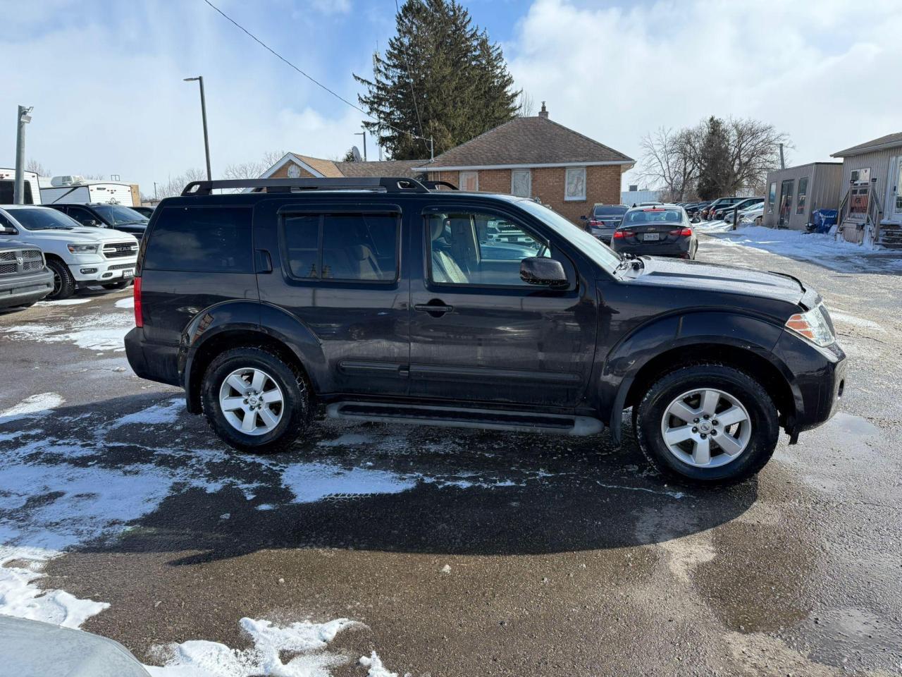 2011 Nissan Pathfinder LE, UNDERCOATED, 7 PASSENGER, CERTIFIED - Photo #6