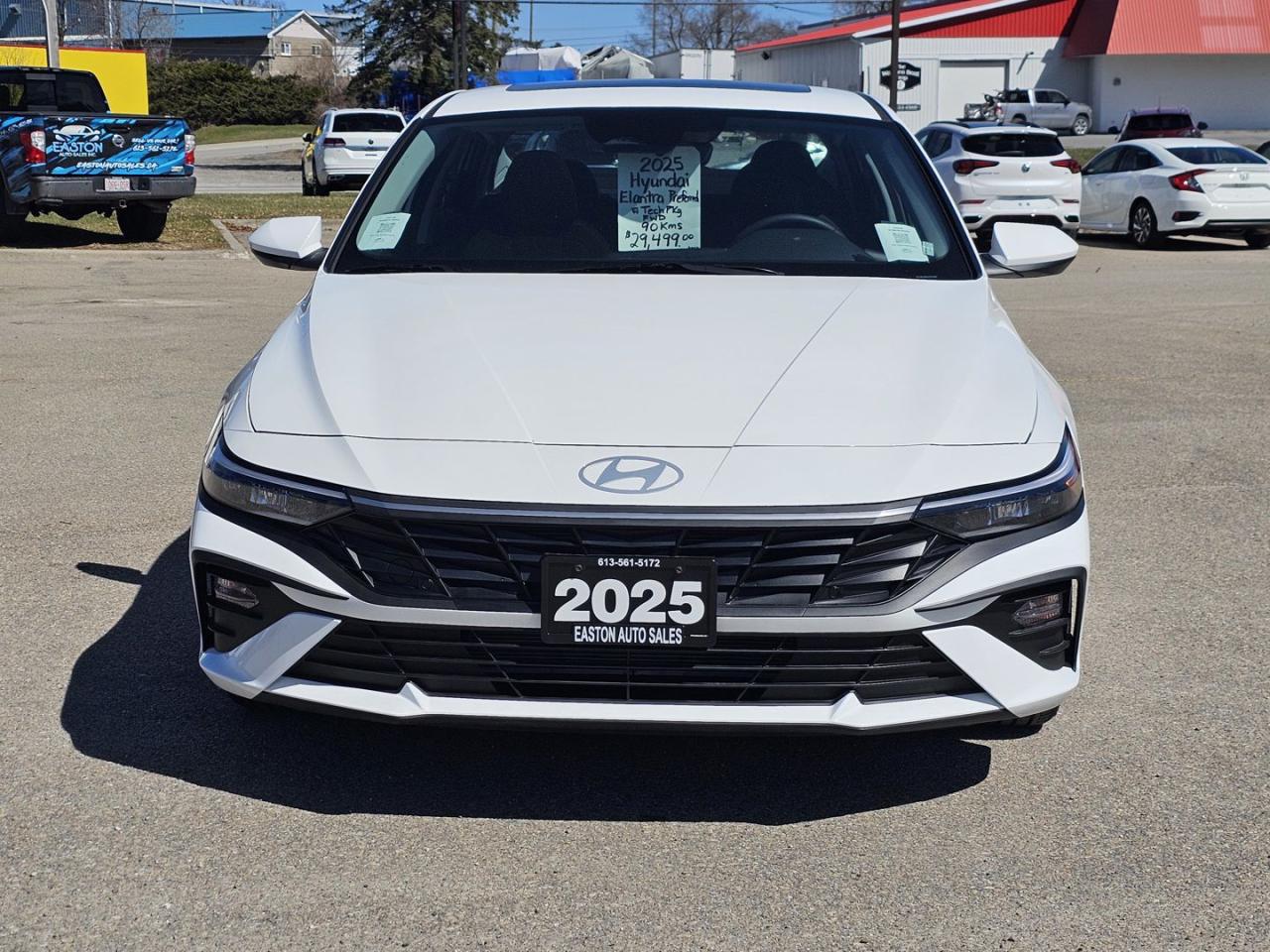 2025 Hyundai Elantra Preferred IVT W/Tech Pkg Only 100km - Photo #2