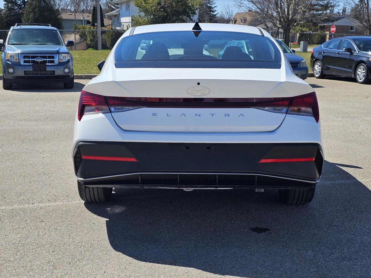 2025 Hyundai Elantra Preferred IVT W/Tech Pkg Only 100km - Photo #6
