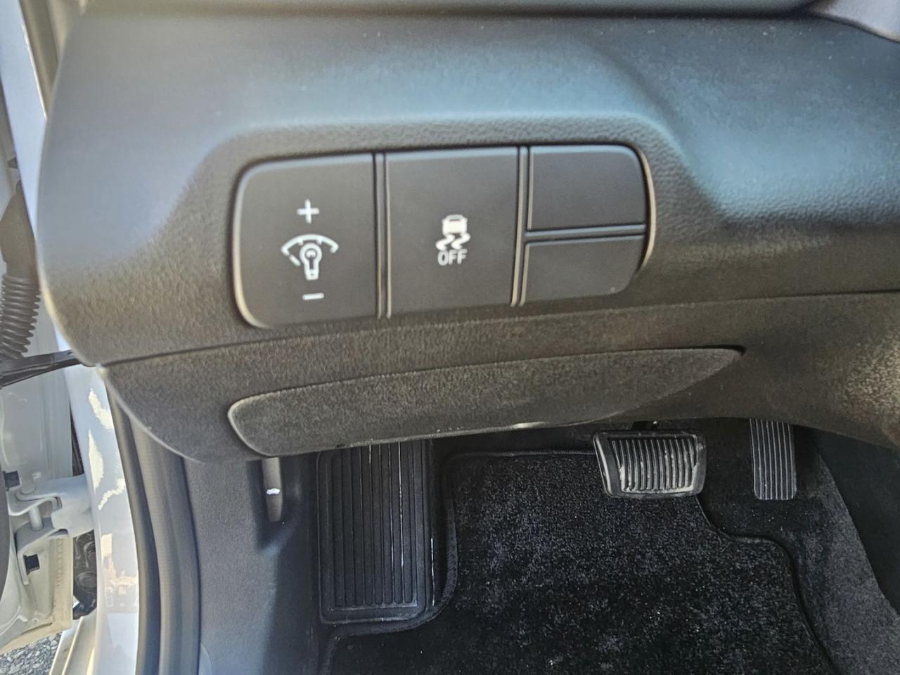 2025 Hyundai Elantra Preferred IVT W/Tech Pkg Only 100km - Photo #12