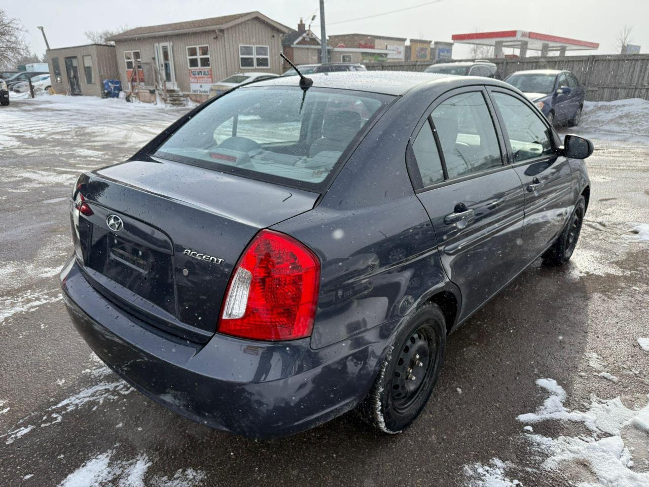 2010 Hyundai Accent GL, SEDAN, AUTO, 4 CYL, ONLY 66KMS, CERTIFIED - Photo #5