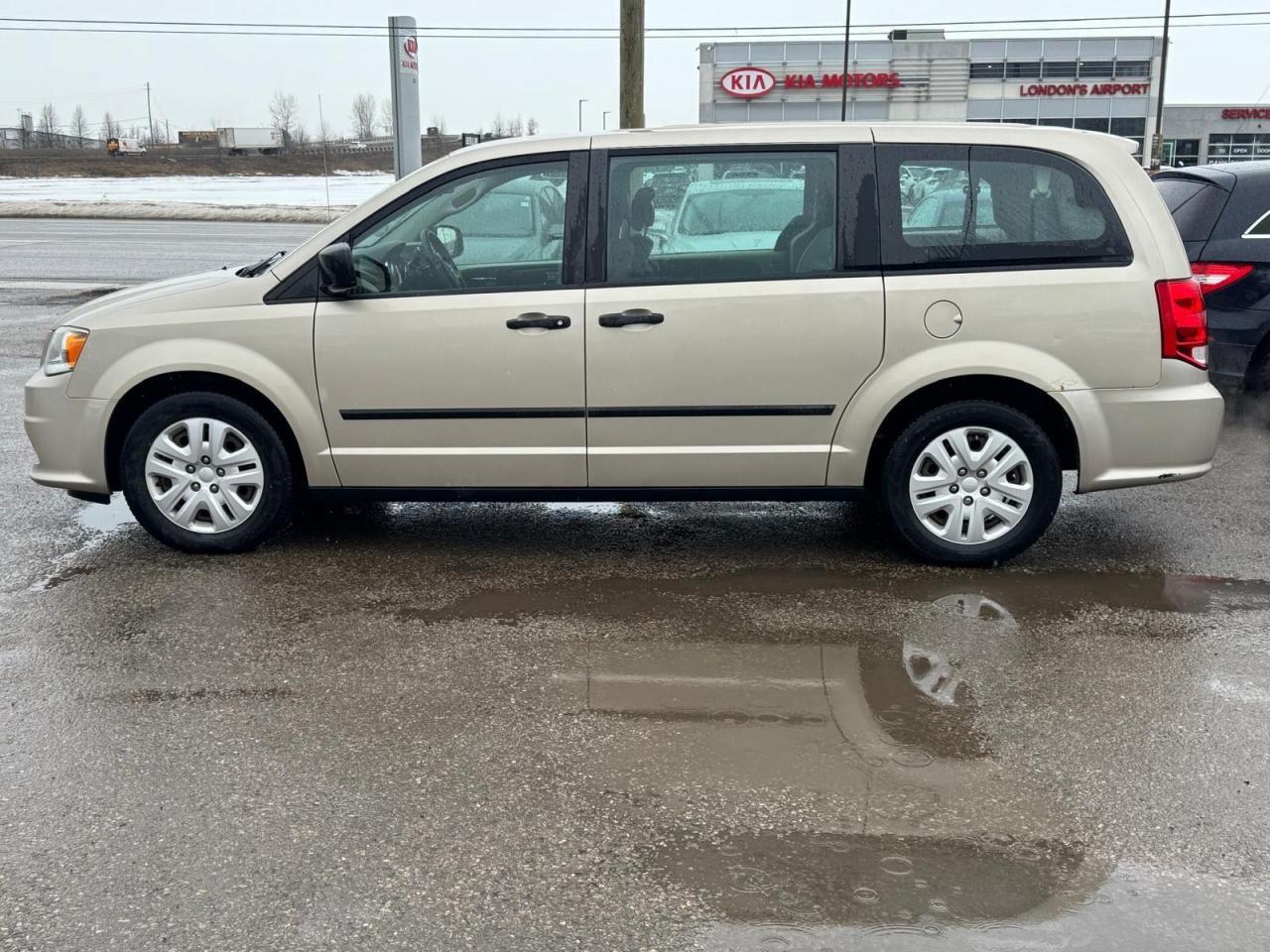 2015 Dodge Grand Caravan Canada Value Package, NO ACCIDENTS, 7 PASSENGER, CERTIFIED - Photo #2