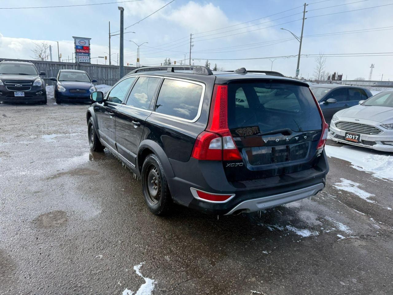 2013 Volvo XC70 RUNS DRIVES GREAT, 2 SETS WHEELS, WELL MAINTAINED - Photo #3