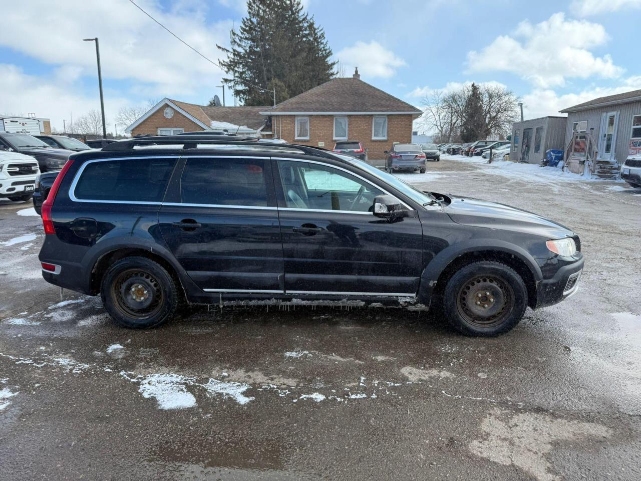 2013 Volvo XC70 RUNS DRIVES GREAT, 2 SETS WHEELS, WELL MAINTAINED - Photo #6