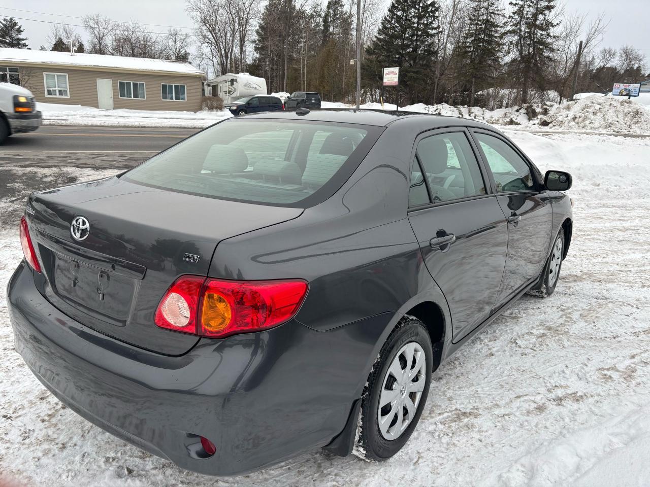 2010 Toyota Corolla CE - Photo #4