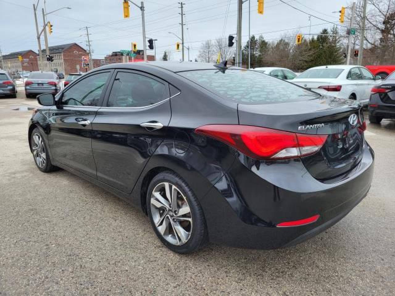 2014 Hyundai Elantra Limited Photo25