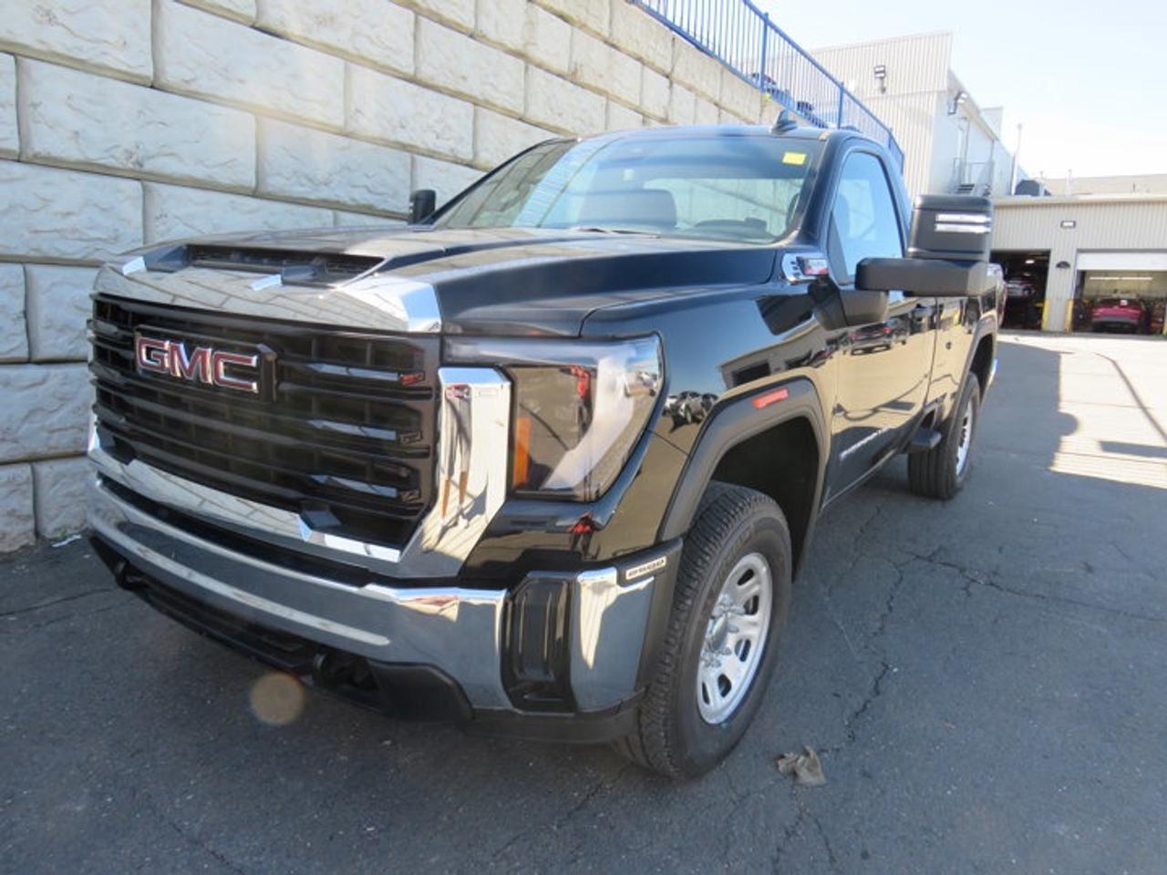 4WD Reg Cab 142 Pro, 10-Speed Automatic, Turbocharged Diesel V8 6.6L/