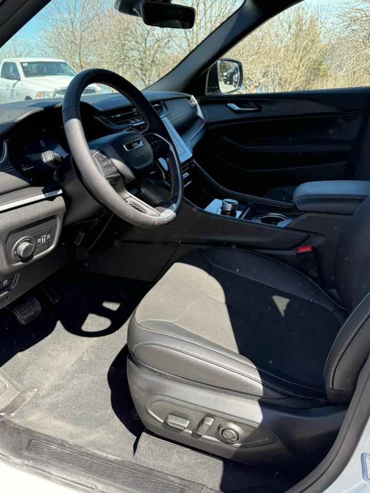 2025 Jeep Grand Cherokee L Altitude 4x4 Photo35