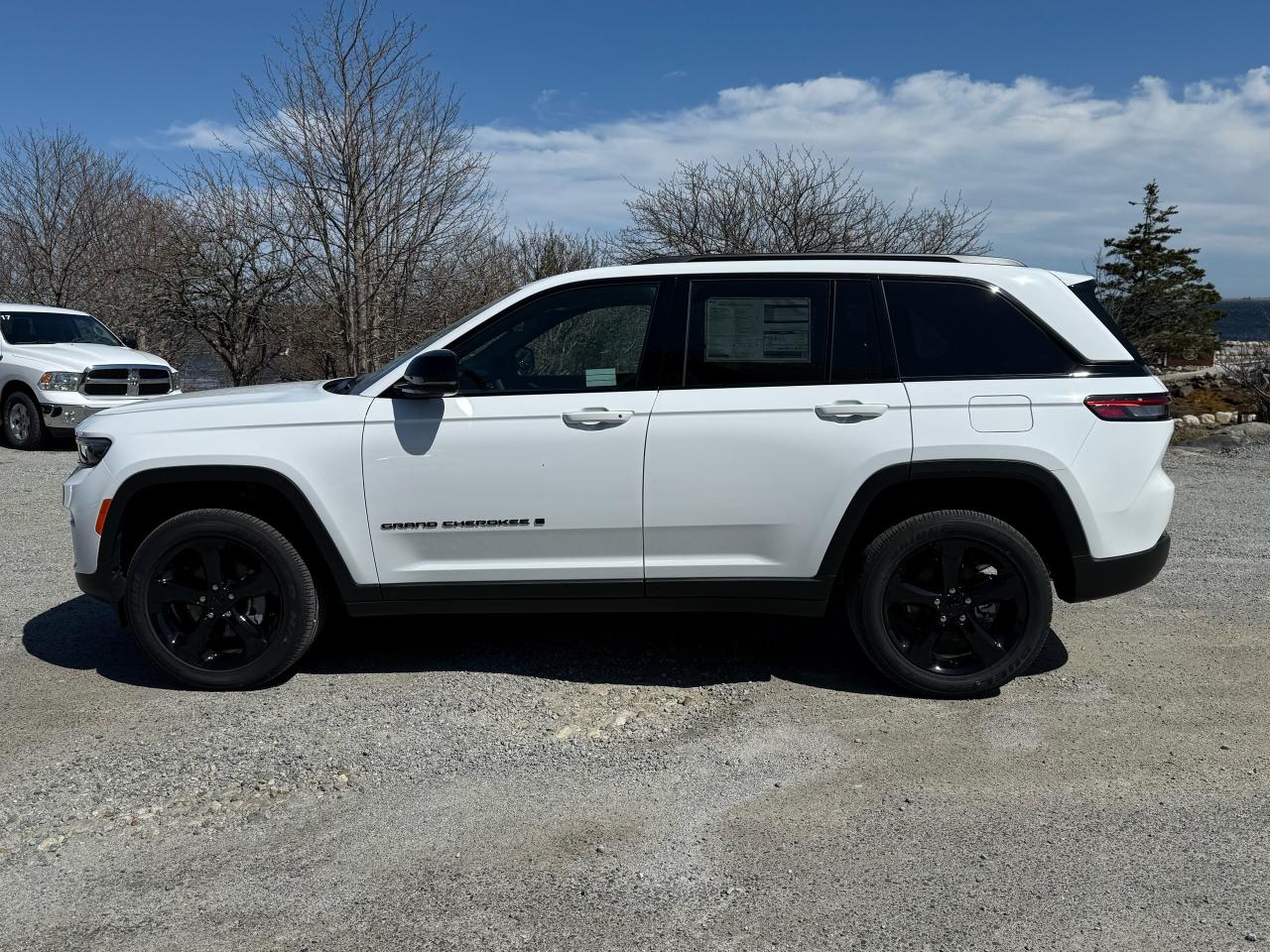 2025 Jeep Grand Cherokee L Altitude 4x4 Photo8