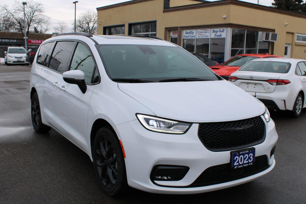 2023 Chrysler Pacifica TOURING L AWD - Photo #1