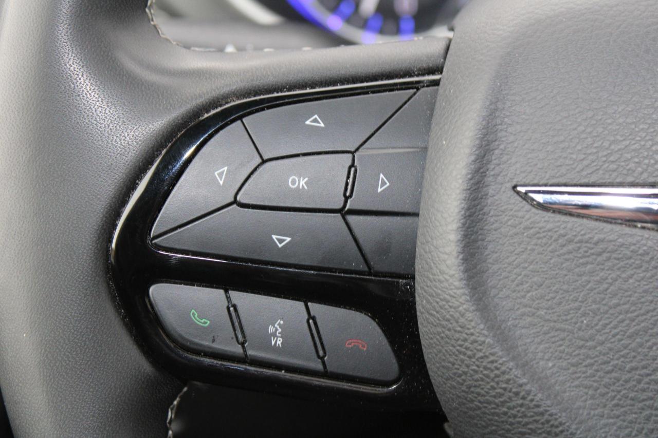 2023 Chrysler Pacifica TOURING L AWD - Photo #9
