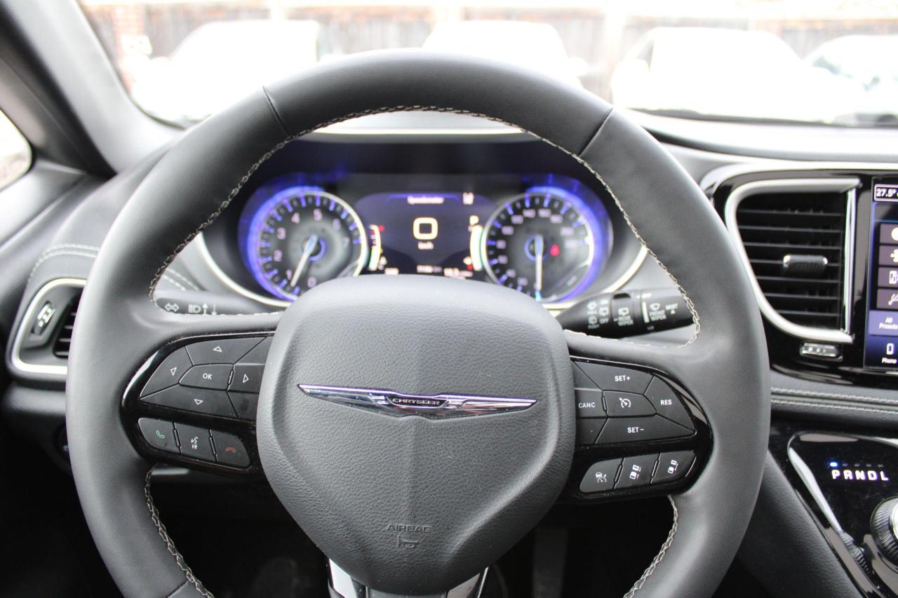 2023 Chrysler Pacifica TOURING L AWD - Photo #10