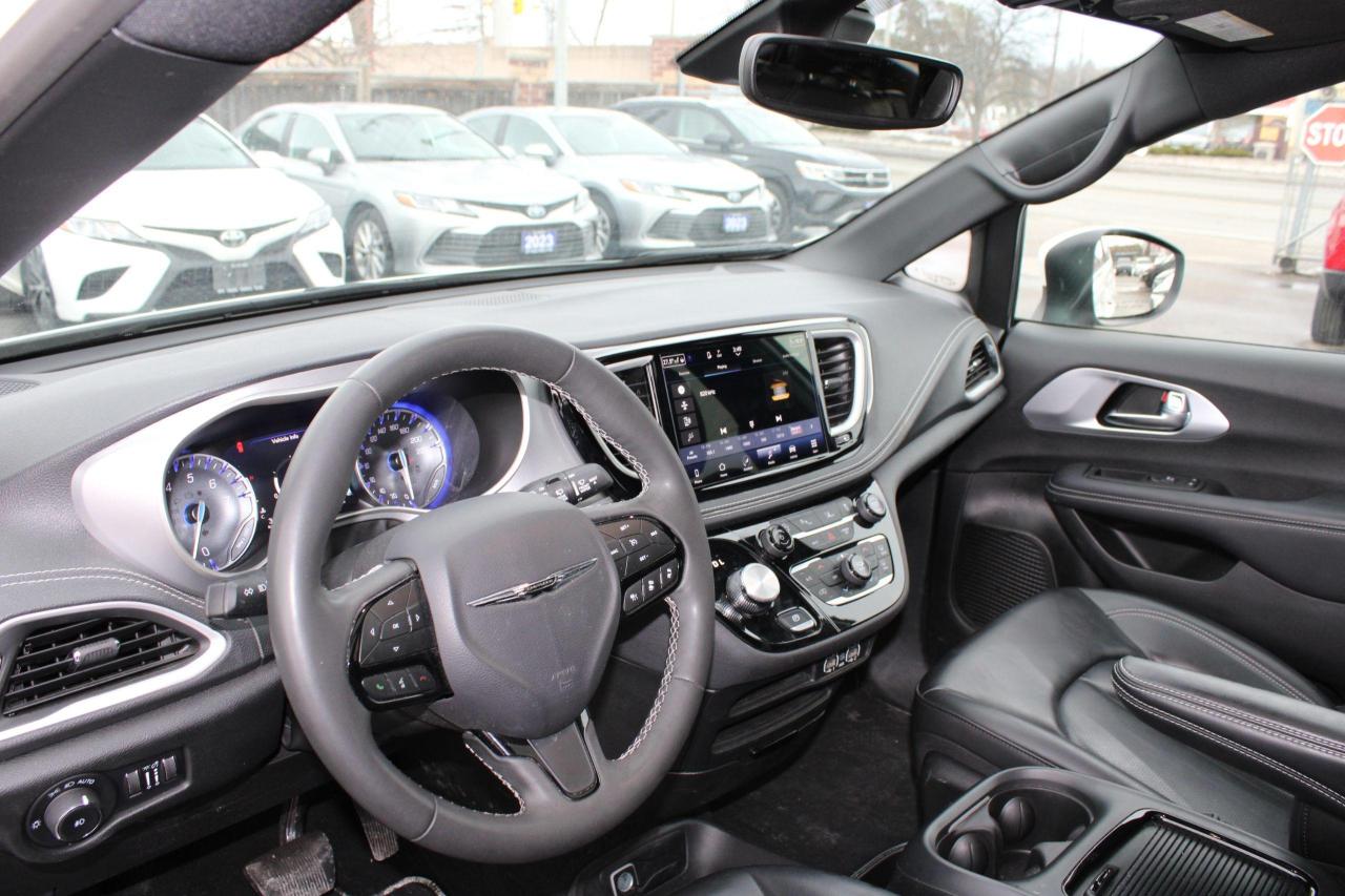 2023 Chrysler Pacifica TOURING L AWD - Photo #12