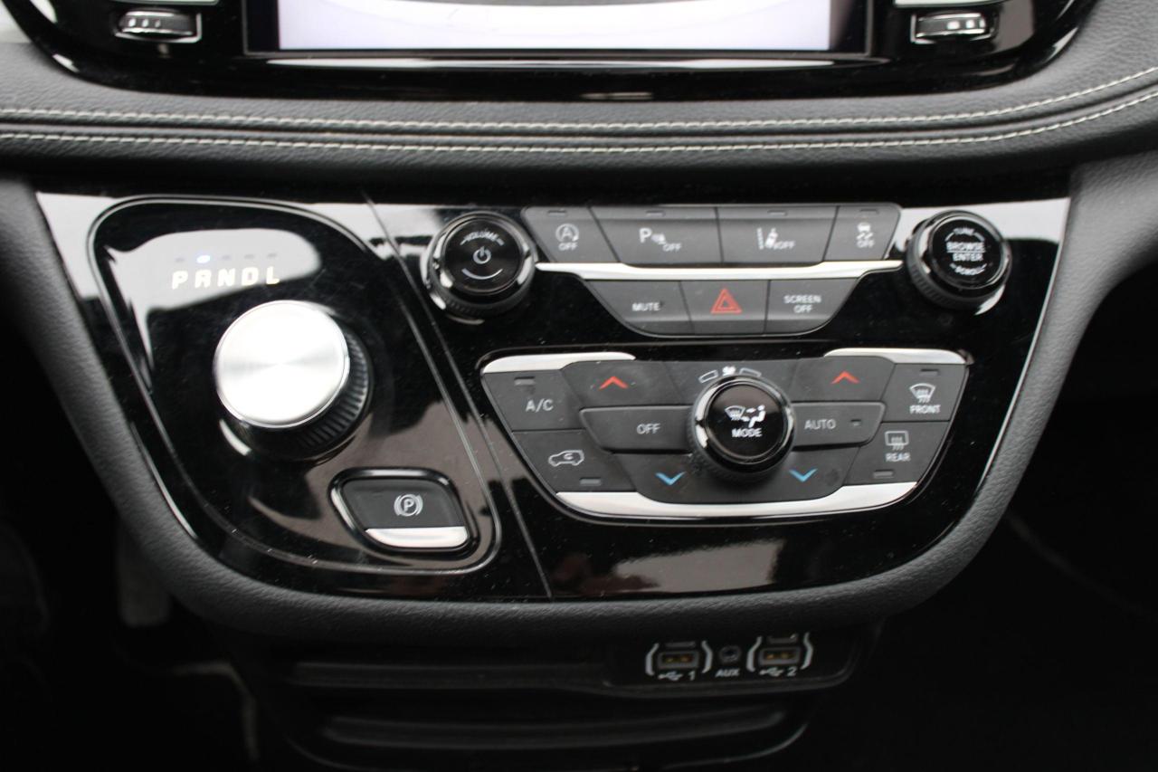 2023 Chrysler Pacifica TOURING L AWD - Photo #13