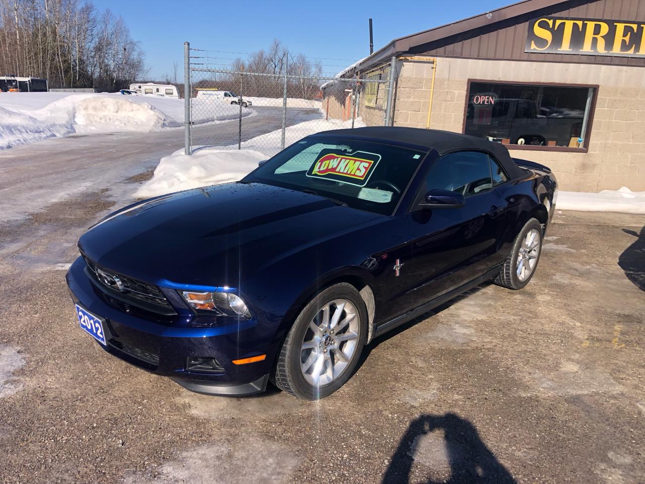 Used 2012 Ford Mustang 2DR CONV V6 PREMIUM for sale in Smiths Falls, ON