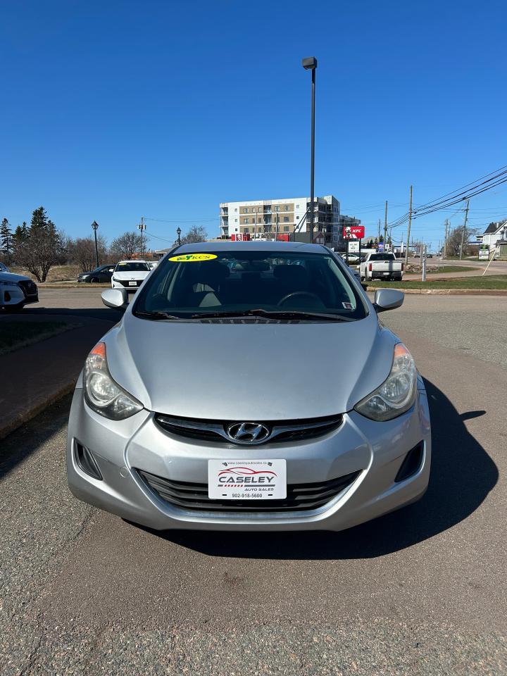 2012 Hyundai Elantra GL - Photo #2