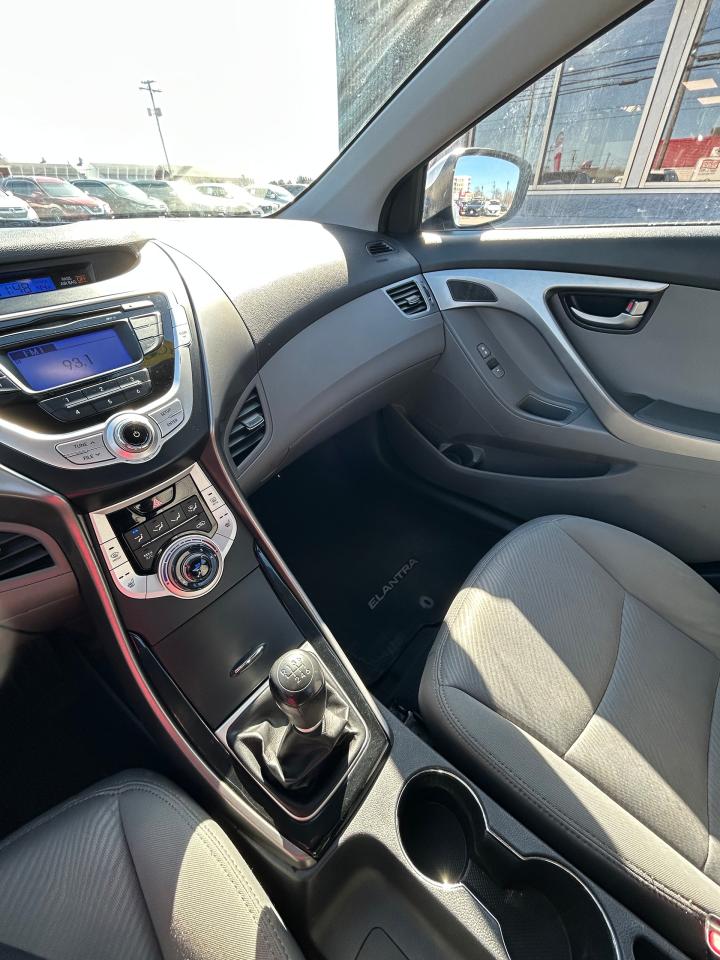 2012 Hyundai Elantra GL - Photo #10