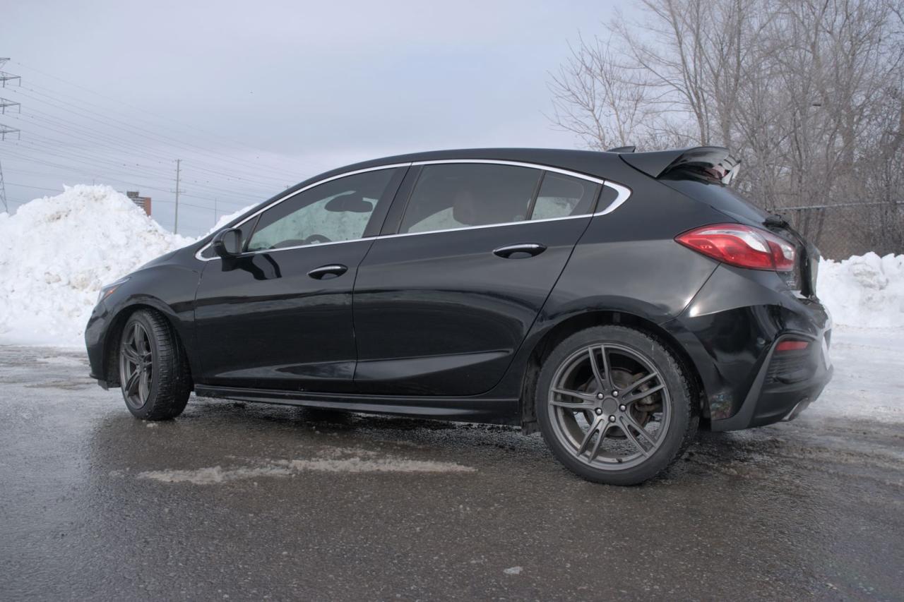 2017 Chevrolet Cruze Premier HATCHBACK - Photo #2