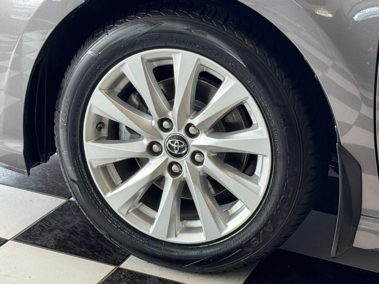 2018 Toyota Camry SE+New Tires+Brakes+Adaptive Cruise+CLEAN CARFAX - Photo #48
