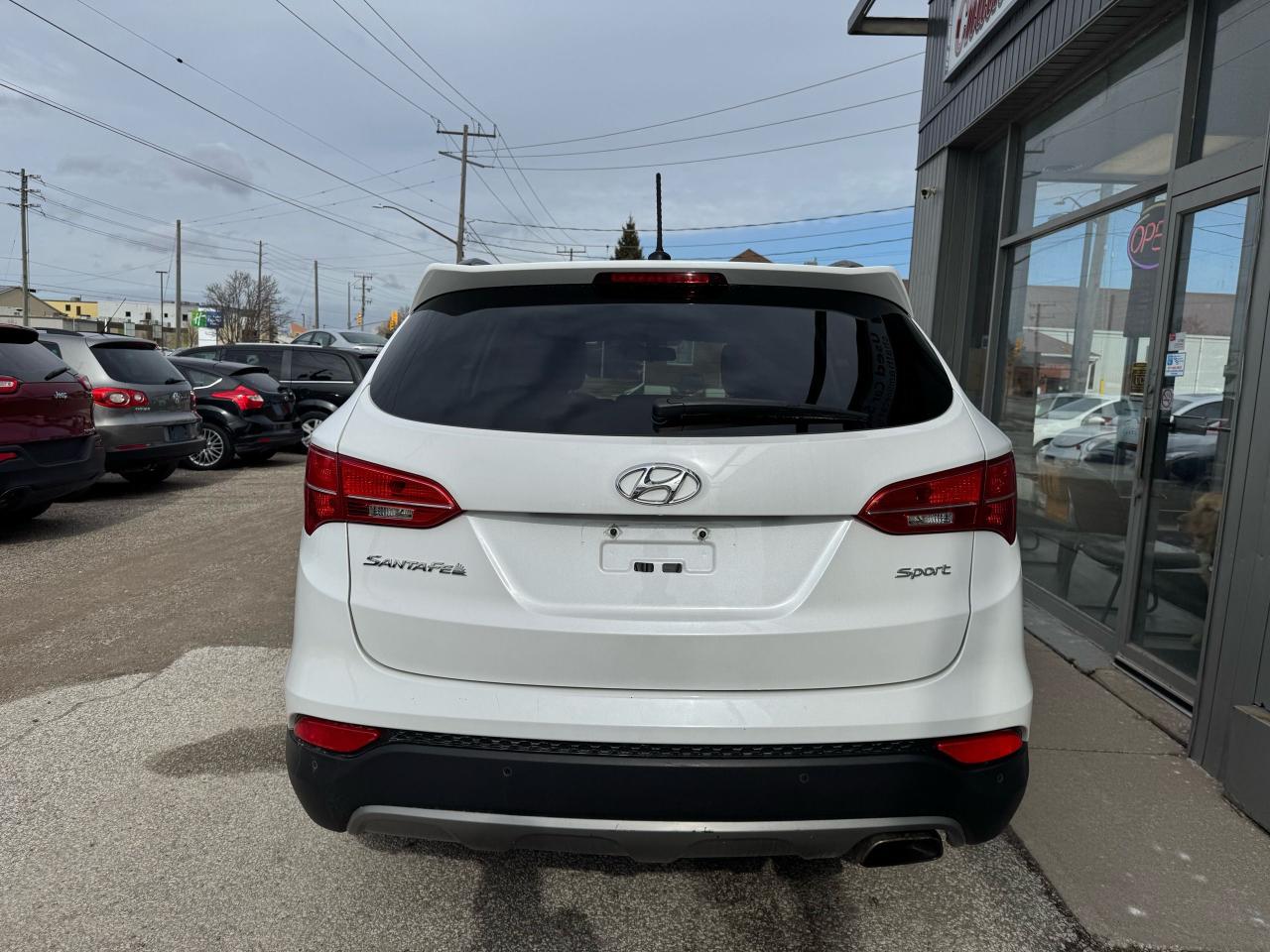 2016 Hyundai Santa Fe Sport Premium Photo3