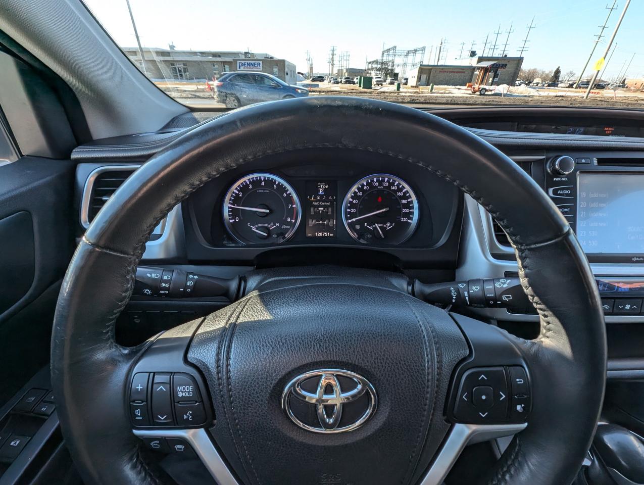 2015 Toyota Highlander XLE | No Accidents | 8 Passenger | Leather - Photo #9