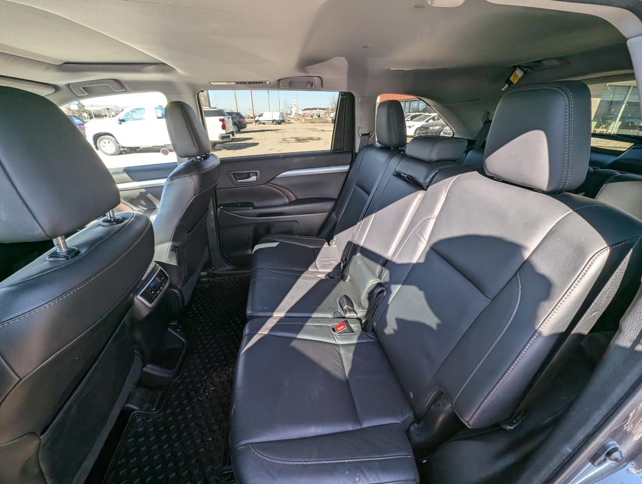 2015 Toyota Highlander XLE | No Accidents | 8 Passenger | Leather - Photo #7