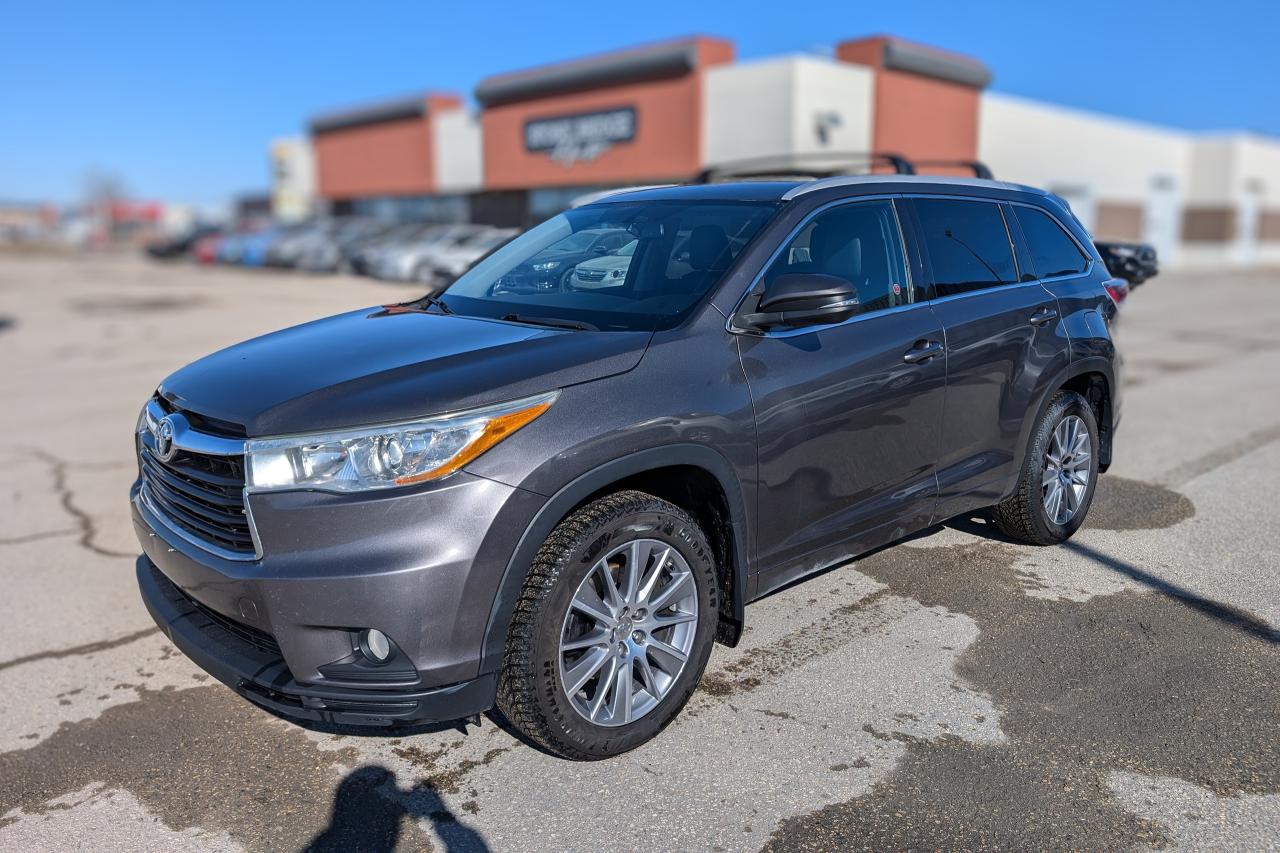 2015 Toyota Highlander XLE | No Accidents | 8 Passenger | Leather