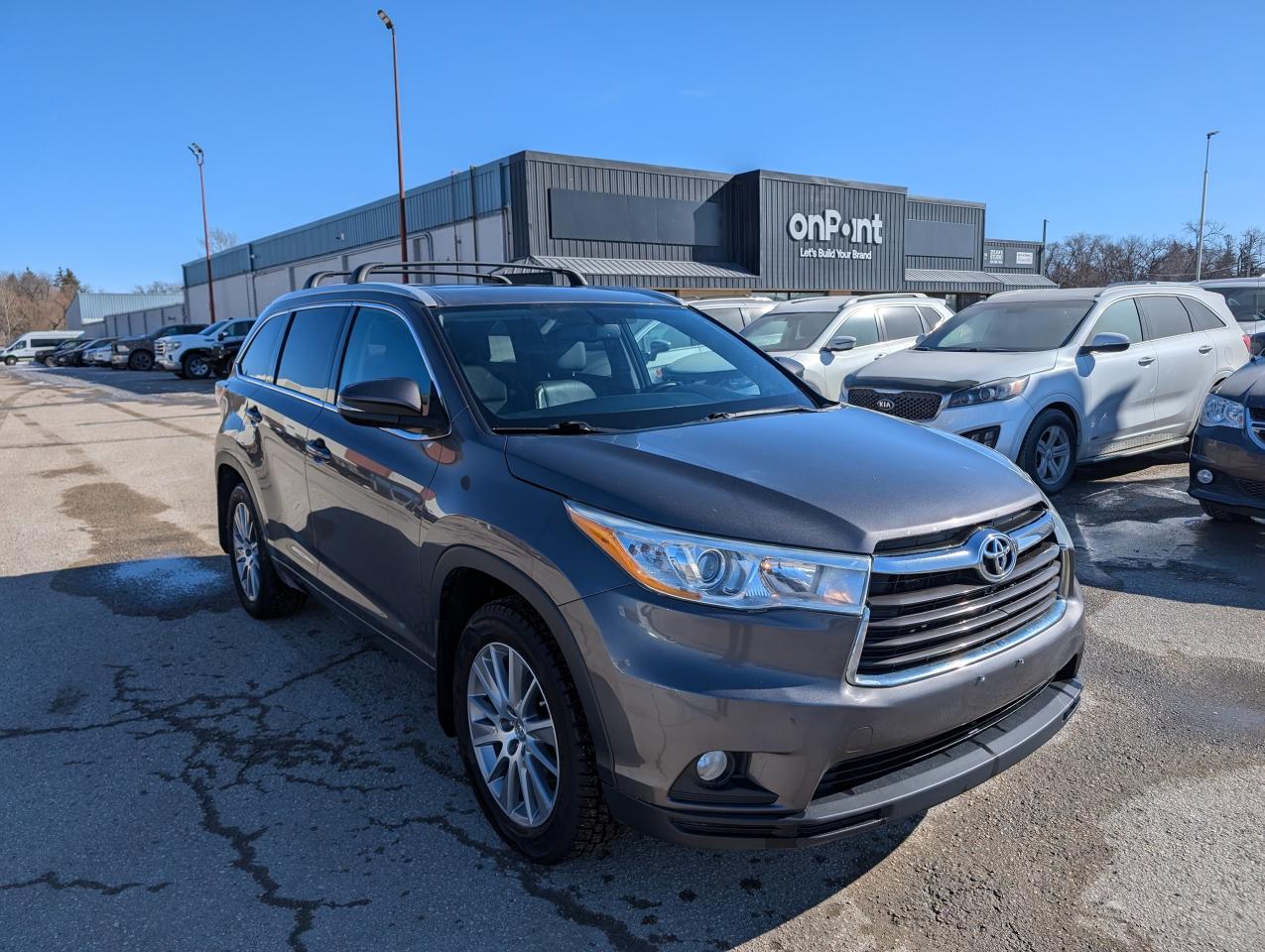 2015 Toyota Highlander XLE | No Accidents | 8 Passenger | Leather - Photo #2