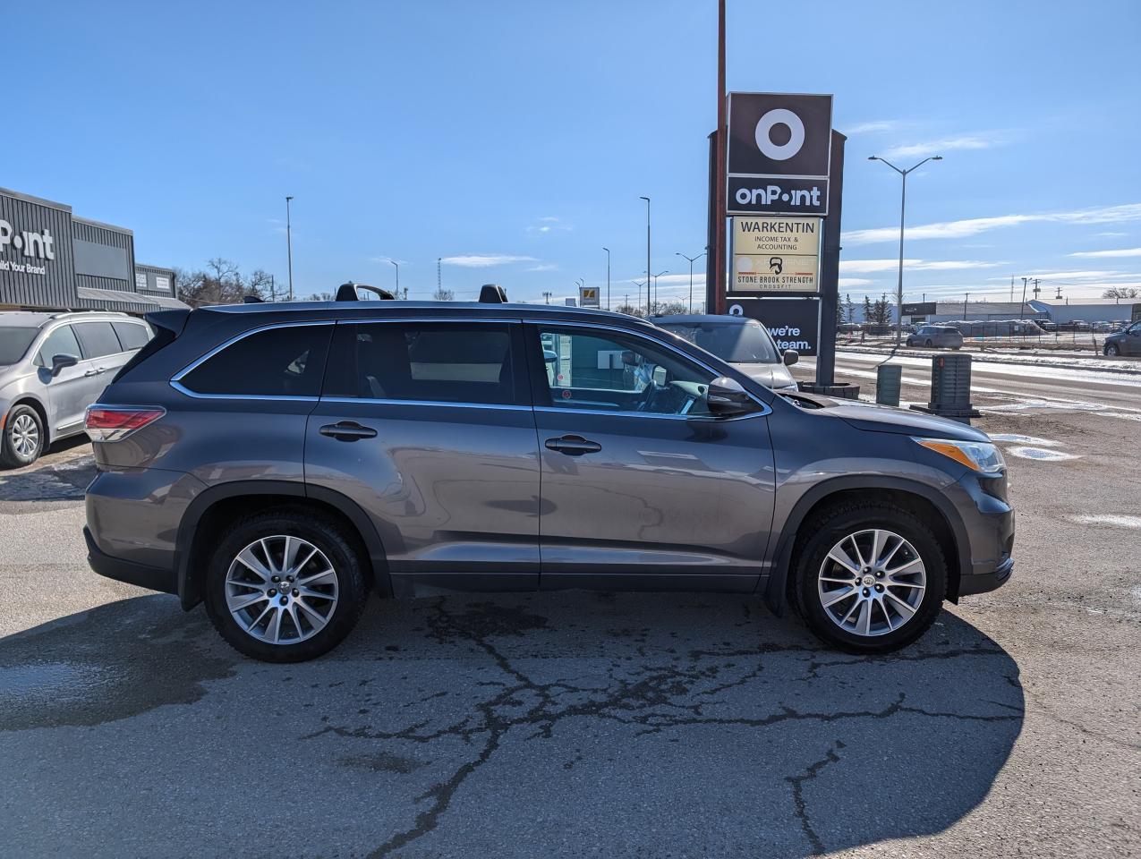 2015 Toyota Highlander XLE | No Accidents | 8 Passenger | Leather - Photo #3