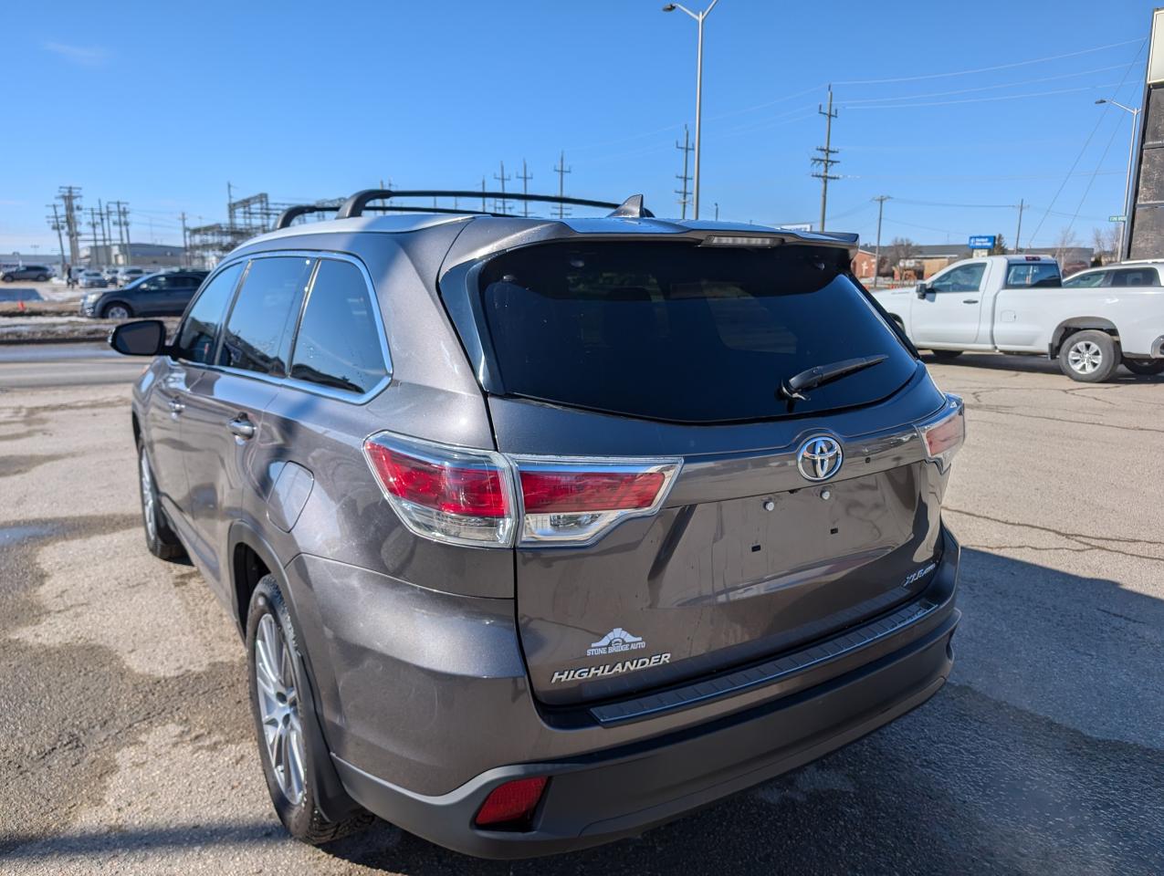 2015 Toyota Highlander XLE | No Accidents | 8 Passenger | Leather - Photo #5