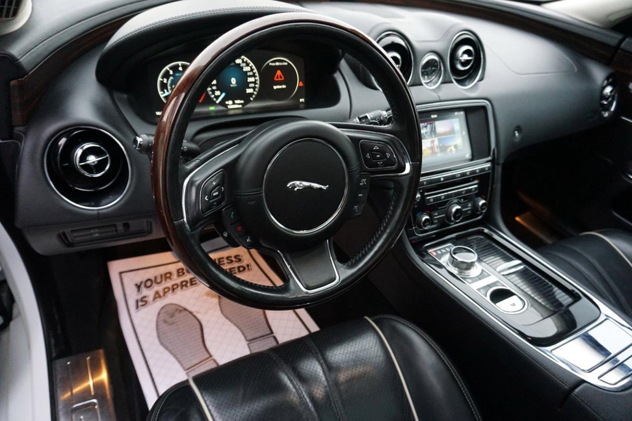 2016 Jaguar XJ -Series XJ R-SPORT AWD CERTIFIED *ACCIDENT FREE* CAMERA NAV BLUETOOTH LEATHER HEATED SEATS PANO ROOF CRUISE ALLOYS - Photo #9